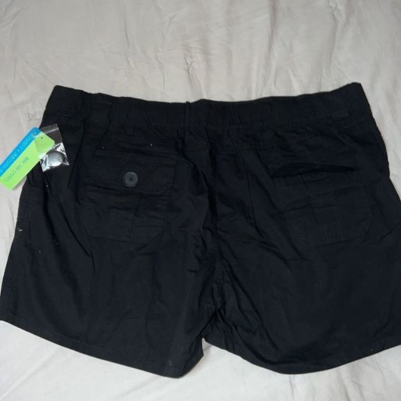 ANNOUNCEMENTS Pants - BRAND NEW W TAGS MATERNITY SHORTS Sz XL